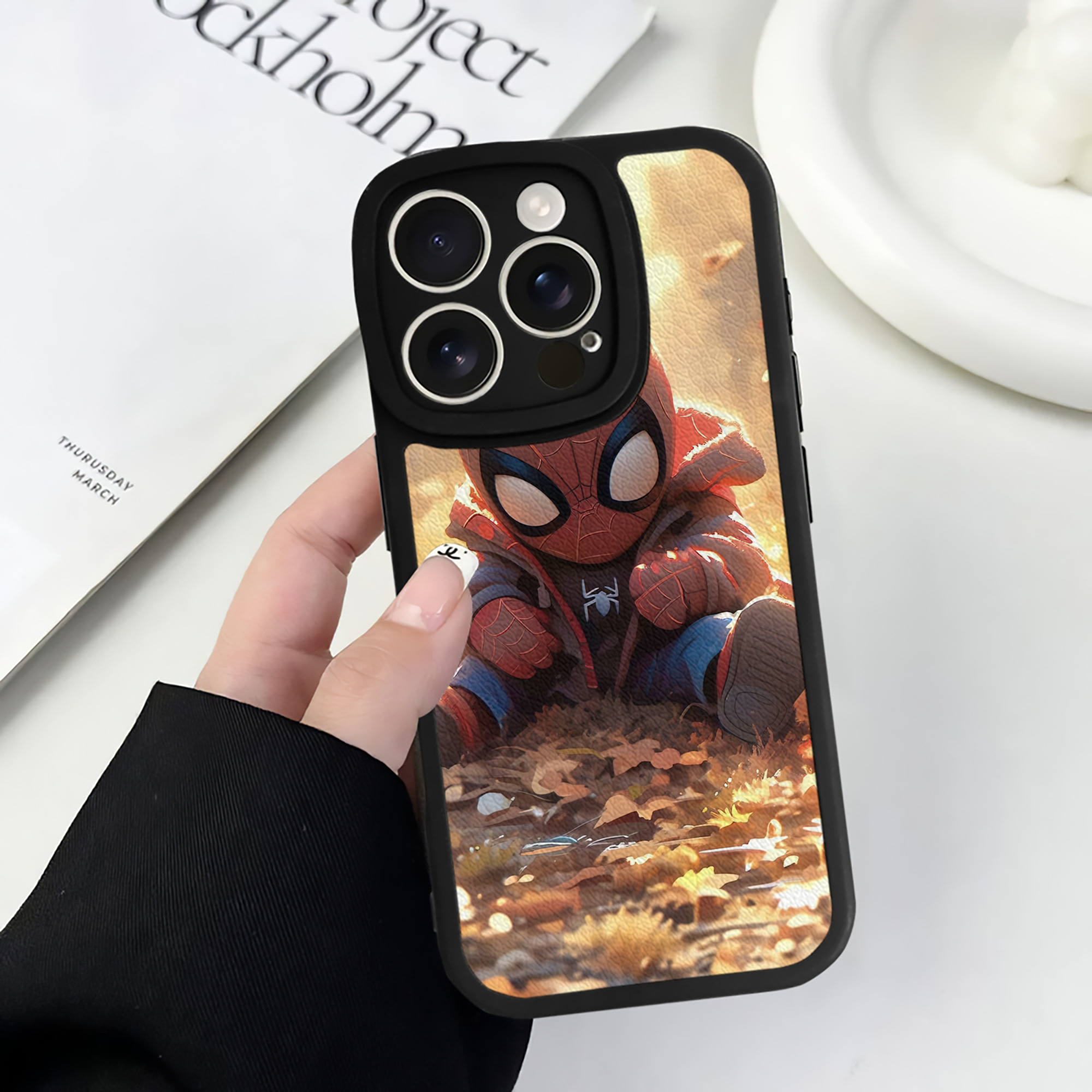 （画像用） Spider Man スパイダーマン 【iPhone 16シリーズ対応】シリコンスマホケース（レザー調） 材質：シリコン